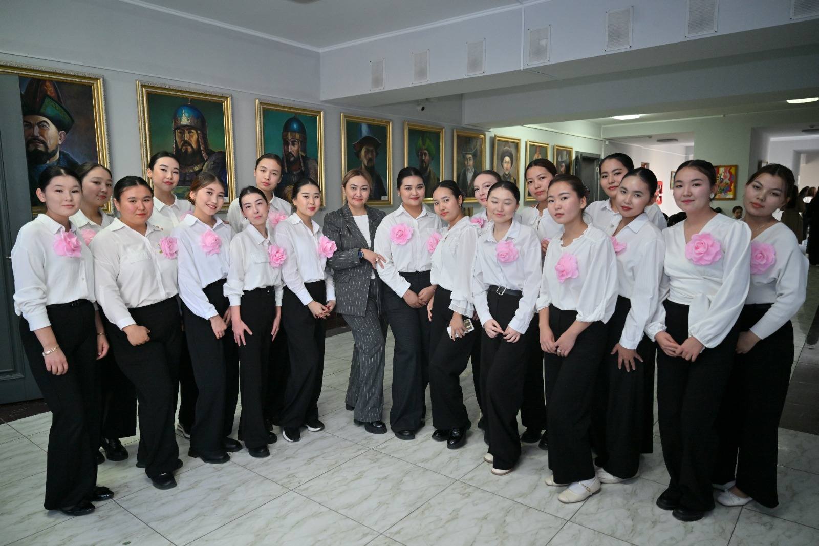 ЖОҒАРЫ БІЛІМ БЕРУ МЕКТЕБІ КЕЗДЕСУ ӨТКІЗДІ