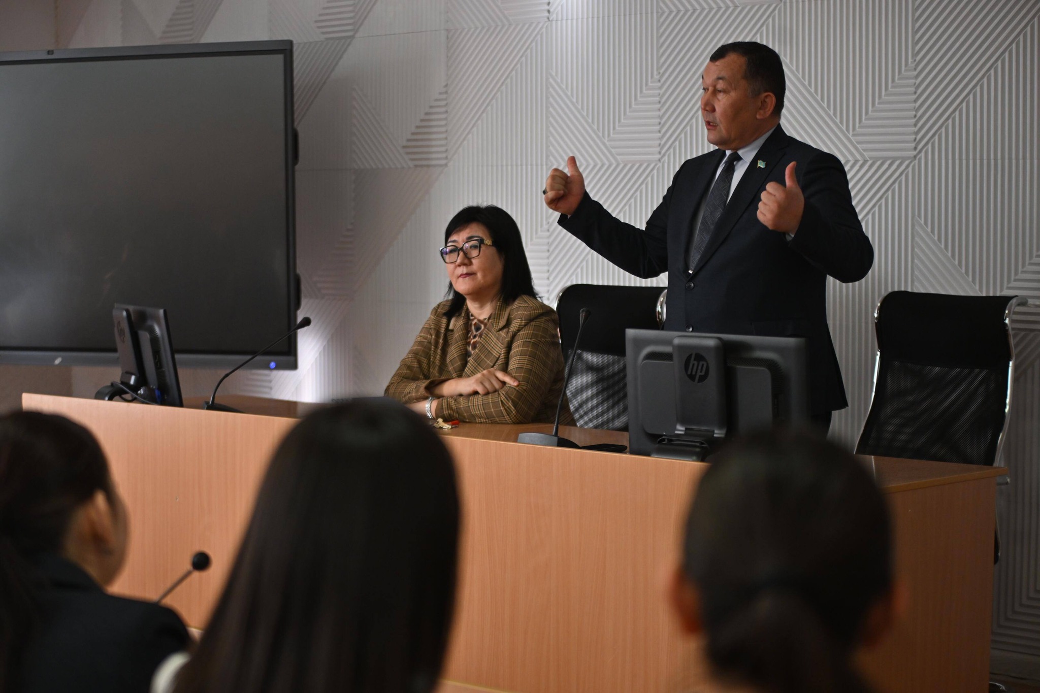 ЖАҢА КОНСТИТУЦИЯ ЖОБАСЫН ТҮСІНДІРУГЕ АРНАЛҒАН ЖИЫН ӨТТІ