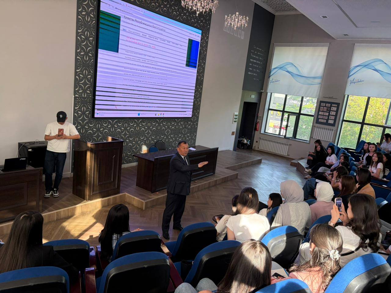 ЖАСТАРҒА ЖАҢА КОНСТИТУЦИЯНЫ ЖҮЗЕГЕ АСЫРУ ТЕТІКТЕРІ ТҮСІНДІРІЛДІ