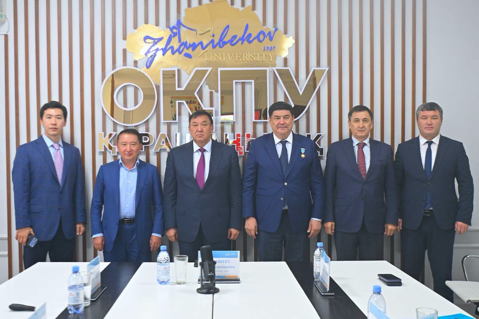 ZHANIBEKOV UNIVERSITY-ДЕ FUZHENG EDUCATION ӨКІЛІМЕН КЕЗДЕСУ ӨТТІ