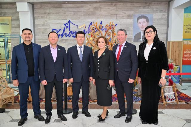 УНИВЕРСИТЕТ ҰЖЫМЫ КОНСТИТУЦИЯЛЫҚ РЕФОРМАЛАРДЫ ҚОЛДАДЫ