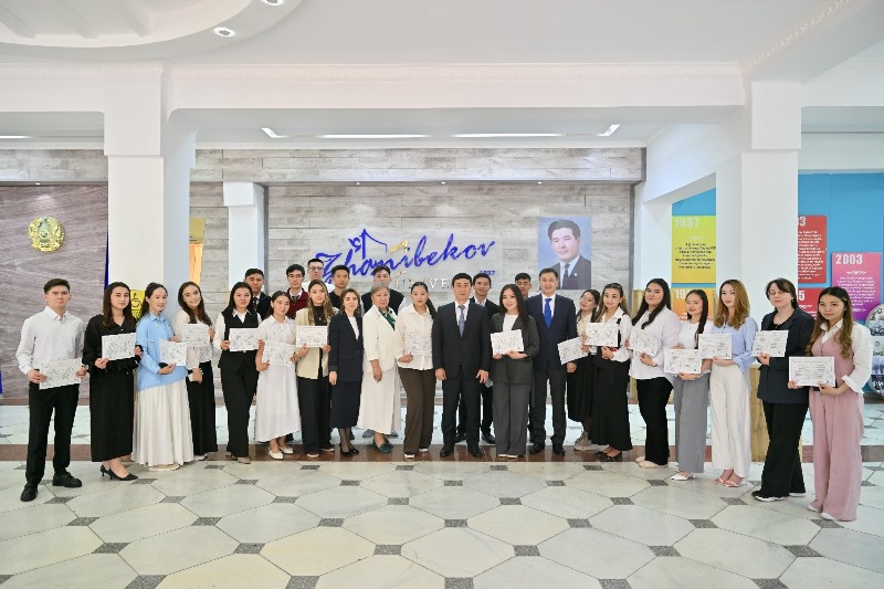 ҚАЙТА ДАЯРЛАУ БАҒДАРЛАМАСЫ ТҮЛЕКТЕРІНЕ СЕРТИФИКАТ ТАБЫСТАЛДЫ