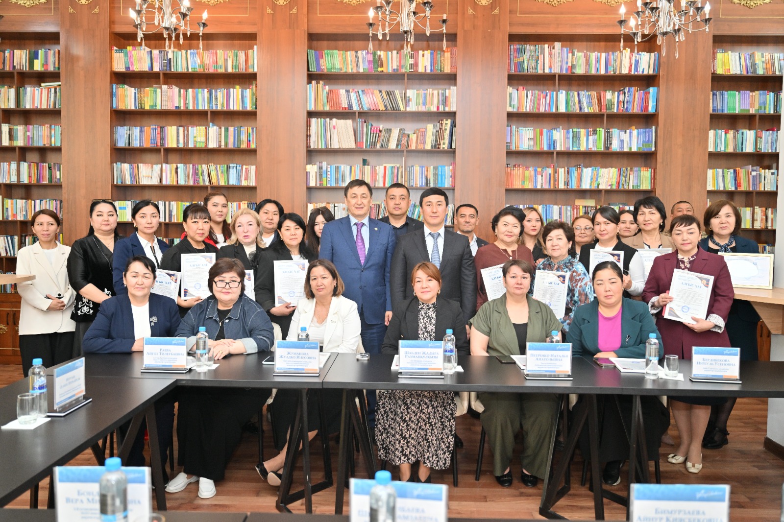 МЕКТЕП ДИРЕКТОРЛАРЫНЫҢ ОРЫНБАСАРЛАРЫ МЕН МҰҒАЛІМДЕРДІ МАРАПАТТАУ РӘСІМІ ӨТТІ